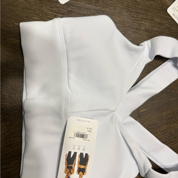 ALO Yoga Crisp White Sports Bra - Picture 1 of 1